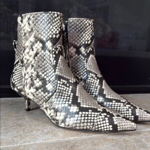 Women’s 6.5 Snakeskin Ankle Boots